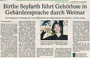 Birthe Seyfahrt f&uuml;hrt Geh&ouml;rlose in Geb&auml;rdensprache durch Weimar
